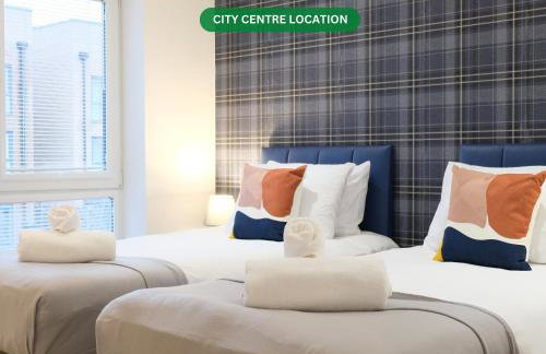 Prime Location - 4 Bedroom 3 Bathroom House - Sleeps up to 8 - Free Parking, Fast Wifi, Balcony, Smart TV and Private Garden by Yoko Property - Foto 1