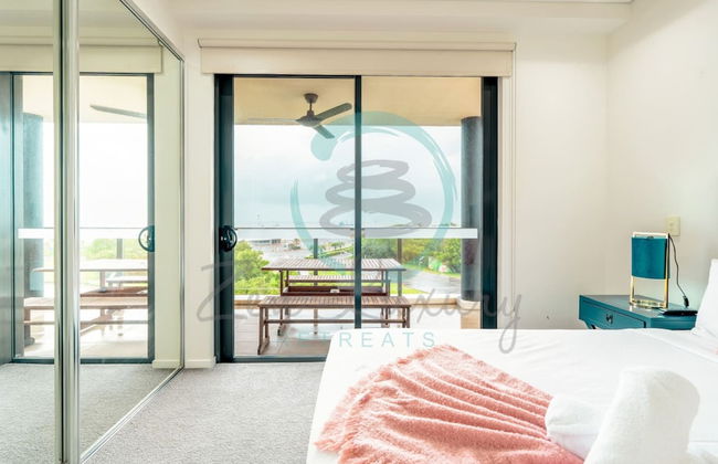 Waterfront Retreat Ocean Views Pool Balcony - Photo 14