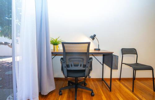 Central 3BR Home Steps from Castro St - Foto 17