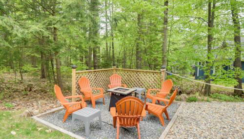 Cozy Tuftonboro Home with Deck - Walk to Beaches! - Foto 3