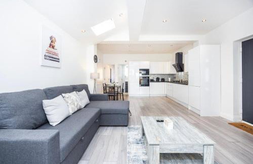 Modern 3 Bedroom Apartment with Ensuite - Foto 32