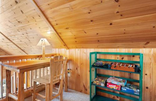 Lakefront Getaway with Kayaks, Fire Pit and Views - Foto 8