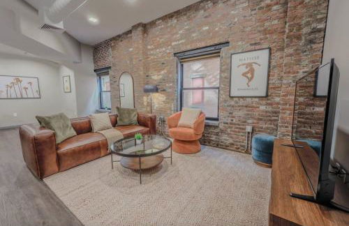 Charming 1 Bedroom Apt Laundry in Unit - Photo 1