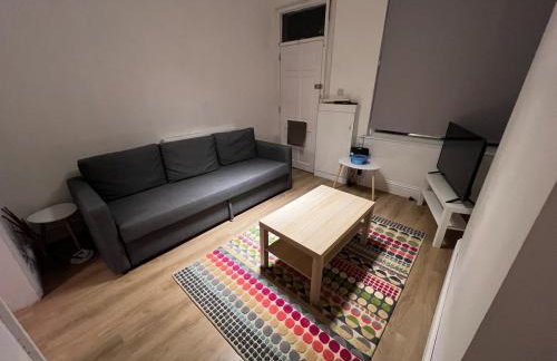 Altrincham House - 2BR - Sleeps 6 - WiFi - Parking - Foto 18
