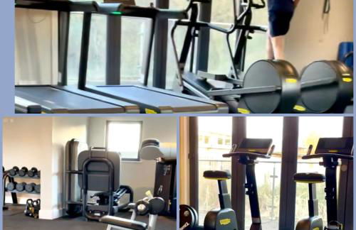 Cosy Cotswold Lodge by Your Home Here - ideal for families, log-burner, spa, private parking, EV Hookup included and heated swimming pools - Foto 32