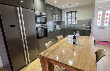 Lux House, Jennett's Park - Photo 9