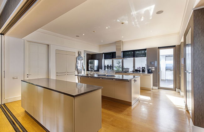 Clifton YOLO Spaces – Clifton Mansion Villa - Photo 59