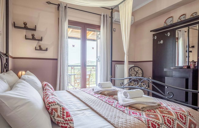 Maggie Alonia - Photo 7