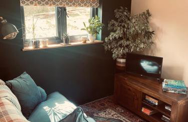 The Apple Shed - cosy cabin nestled in orchard in rural Devon - Foto 1