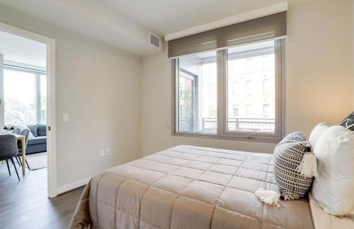 Stylish Condo at Clarendon with Rooftop Views - Foto 23
