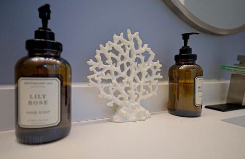 Luxe Coastal Retreat with Hot Tub & Spring Fires - Foto 52