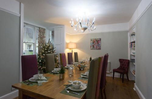 Luxury Large Five Bedroom Family House Sleeps 10 - Photo 30