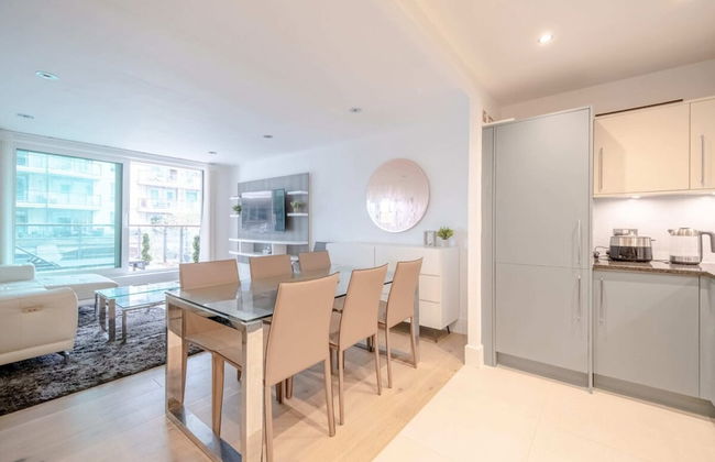 Central 2BD Flat w/ River View Balcony - Vauxhall! - Photo 10