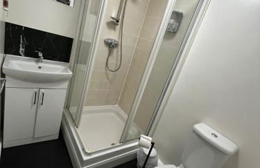 The Sawmills, Carlisle - Spacious 4 Bedroom Family House - Free WiFi - & Parking - Walk to Carlisle Castle - Foto 19