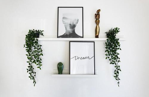 Modern Oasis with Pool & Jacuzzi near Universal Studios - Foto 19