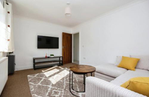 Modern Detached 4-Bedroom 2-Bath Home, Guildford - Photo 14