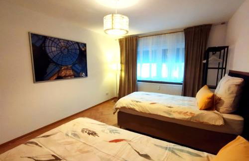 OVER RIVER near FRANKFURT-130 QM-4 ROOMS- 6 BEDS- FREE PARKING- AC - Foto 10