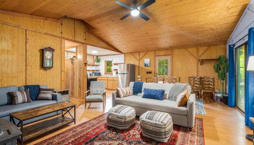 River Cabin w Hot Tub, Screened Porch & Fire Pit - Foto 5