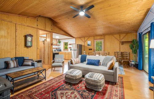 River Cabin w Hot Tub, Screened Porch & Fire Pit - Photo 5