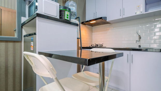 Homey and Cozy Living 2BR Podomoro Golf View Apartment - Photo 5, Restauration dans la chambre