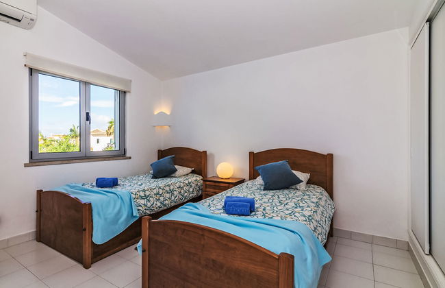 Arribas Villa - Photo 19