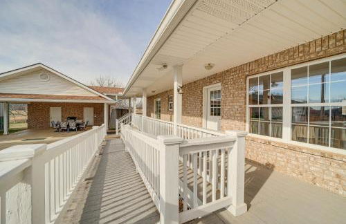 Game Room and Large Yard Vinita Farmhouse! - Foto 24