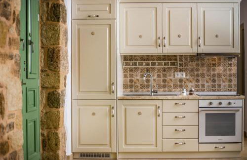 Traditional Stonehouse In Kalithies Village - Photo 2