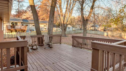 7 Mi to Munsinger Gardens Sartell Home with Deck - Foto 2