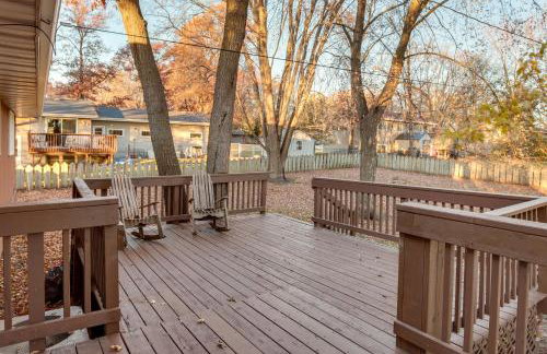 7 Mi to Munsinger Gardens Sartell Home with Deck - Foto 2