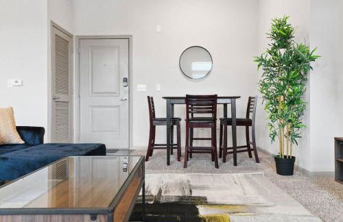 Spacious LUX 2BR 2B Unit in Austin with Pool! - Photo 10