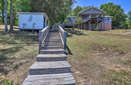 House with Dock and Slide Situated on Lake Sinclair! - Foto 29