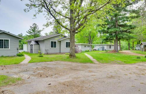 Lakeside Cabin with Fire Pit Near Pine Point Park! - Foto 31