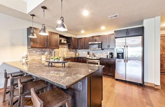 Spectacular Townhome Near Breweries and River District! - Foto 9