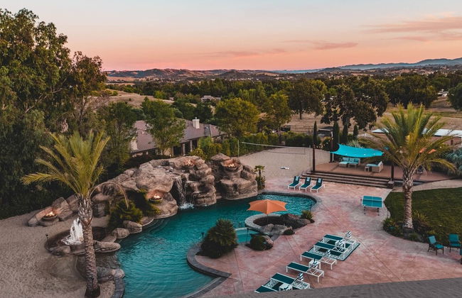 Mermaid by Avantstay Private Estate w/ Pool, Volleyball & Arcade! - Photo 15