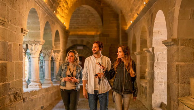 Visitando o claustro do mosteiro