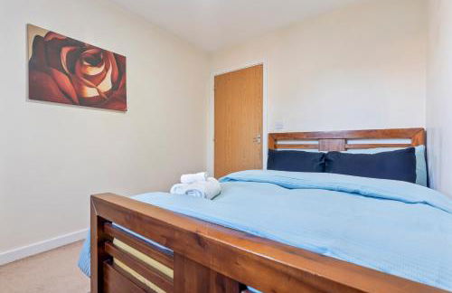Balmoral Court -Sleeps 6 - Free Parking with Workspace - Balcony & High-Speed WiFi - Foto 18