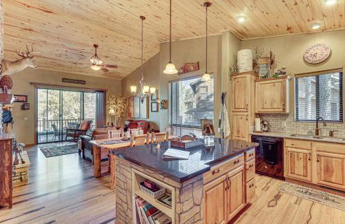 Rustic Retreat with Spacious Deck in Show Low! - Foto 11