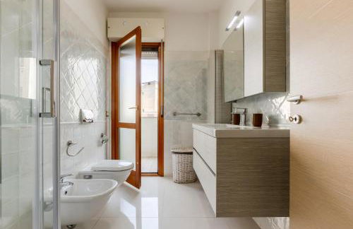 GuestHost - Bright Apartment X4 with Terrace! - Foto 5