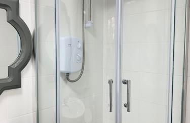 Cozy Family House 10 min from Manchester Airport - Photo 40