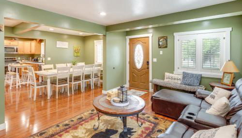 Deck with Hot Tub Ashton Cozy Cub Cabin - Foto 5