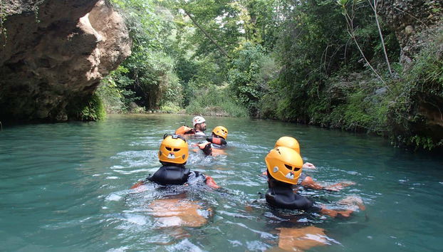 Nadando en el barranco del Gorgo de la Escalera