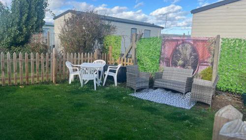 Beachy Vibes and Chill Times 2 bed chalet in Leysdown - Foto 2