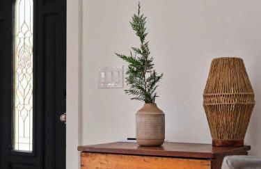 Chic Renovated Chalet with Private Pond - Foto 12