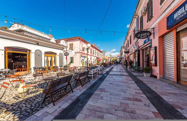 The Vibrant Hub in Shkod r - Foto 34