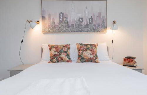 Heron Stays Bath- Historic Pub Retreat, Original Beams, Parking, Sleeps 9, 3 Miles to Bath Central - Photo 11