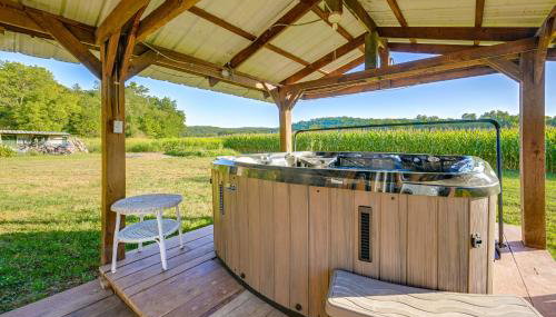 Hot Tub and Creek Views Secluded Perryville Cabin - Foto 2