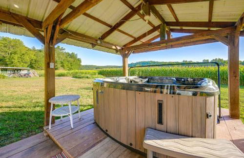 Hot Tub and Creek Views Secluded Perryville Cabin - Foto 2
