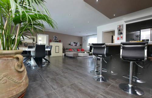 Villa d'architecte avec piscine chauffée, 4 chambres, à 30 mn Gruissan plage - Foto 7