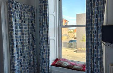 Charming City Flat for Couples & Families - Foto 8