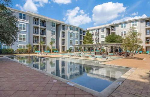 Chic 1BR Frisco Stay, King & Sofa, Pool & Gym - Foto 4